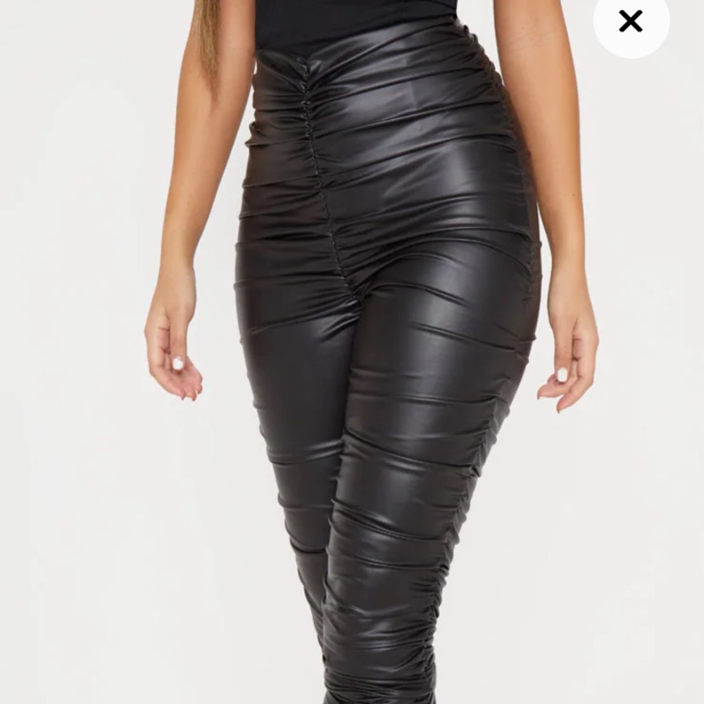 ⚡️Pretty Little Thing Ruched Faux Leather Legging - Picture 1 of 6
